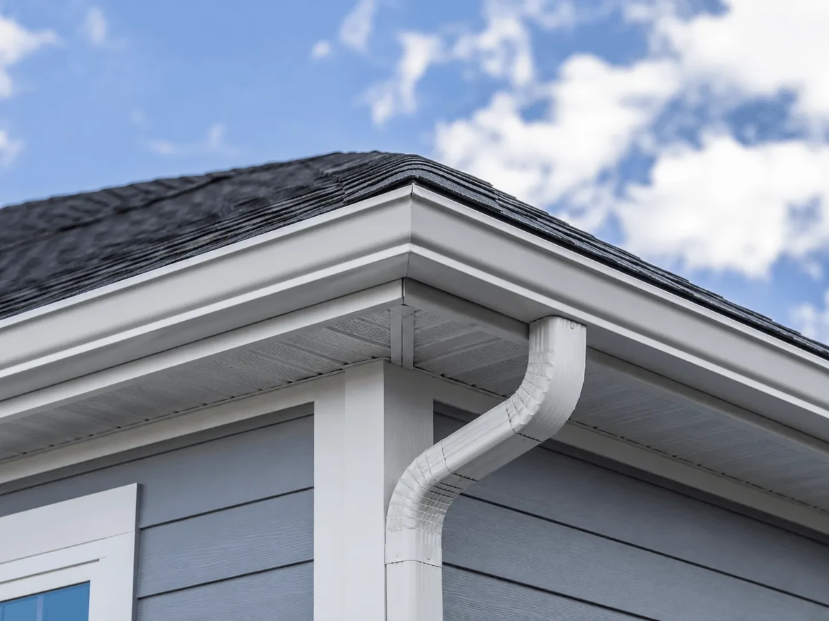 Mitered corner joint on a seamless residential gutter